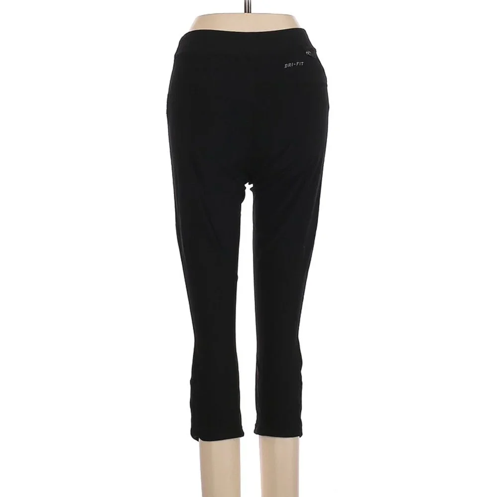 Nike Active  3/4 length Skinny Leg Cut Mid Rise Waist Black Legging Pant Size XS